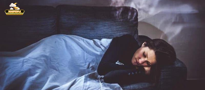 Nên làm gì khi mơ thấy người chết đánh thức mình? Cách hóa giải và an tâm